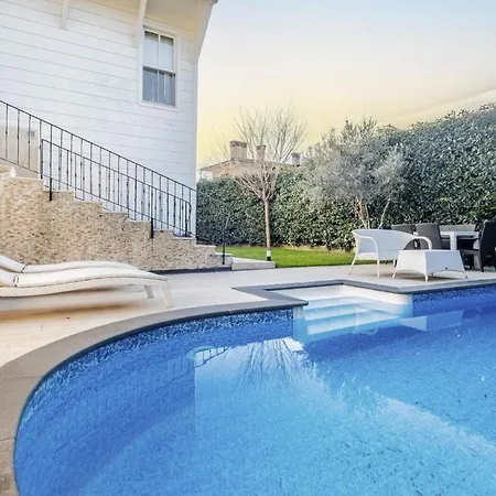 Hotel Pavilion With Bosphorus View In Anadolu Hisari 4*