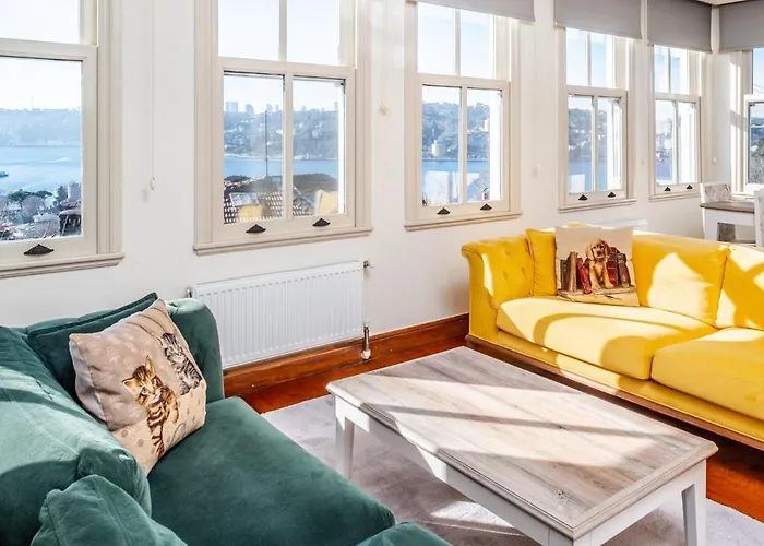 Pavilion With Bosphorus View In Anadolu Hisari