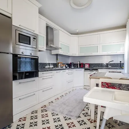 Pavilion With Bosphorus View In Anadolu Hisari 4*