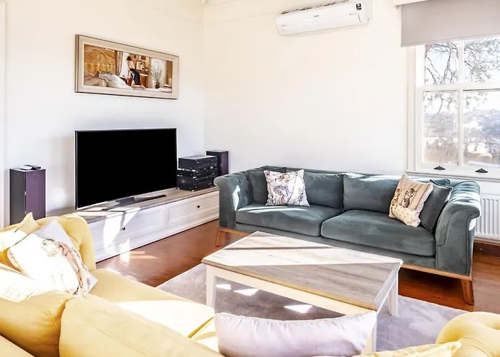 Pavilion With Bosphorus View In Anadolu Hisari