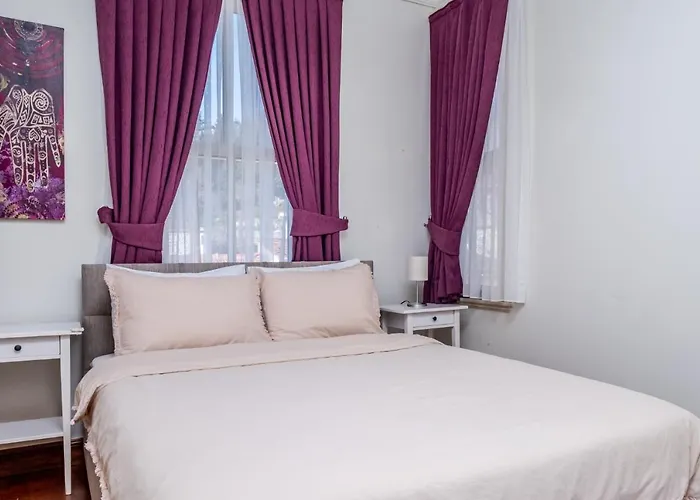 Pavilion With Bosphorus View In Anadolu Hisari 4* Istambul