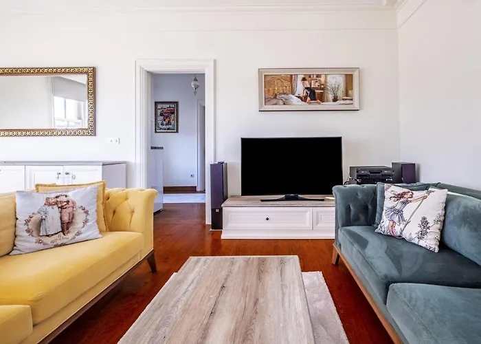 Pavilion With Bosphorus View In Anadolu Hisari Стамбул