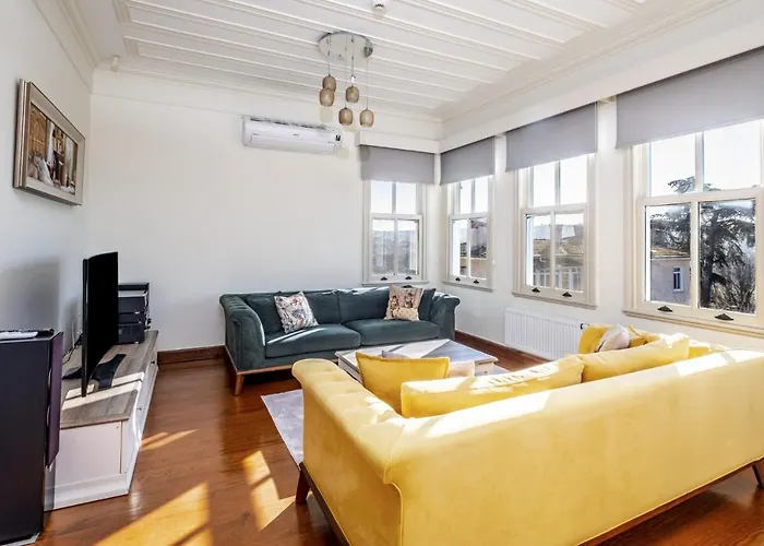 Pavilion With Bosphorus View In Anadolu Hisari 4*