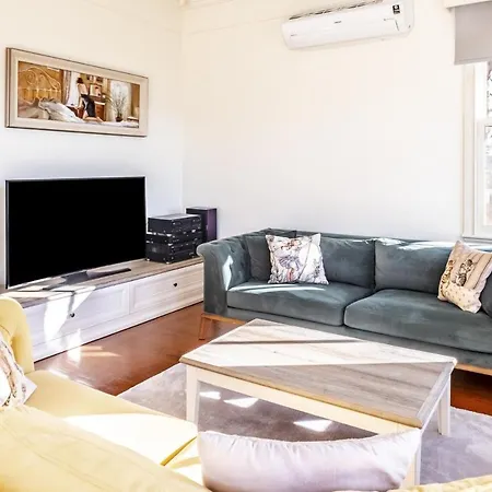 Pavilion With Bosphorus View In Anadolu Hisari